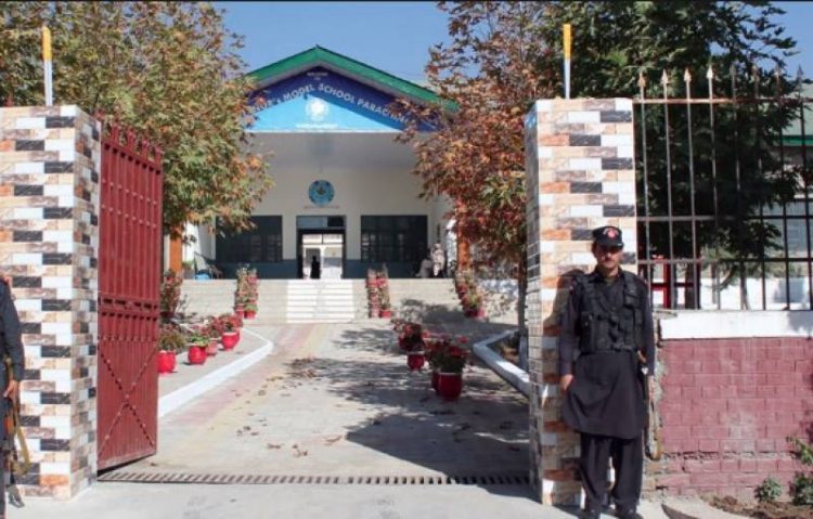 Të paktën shtatë mësues u vranë me armë zjarri brenda shkollës