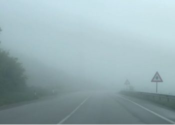 Mjegulla ‘pushton’ akset rrugore në jug-lindje të vendit