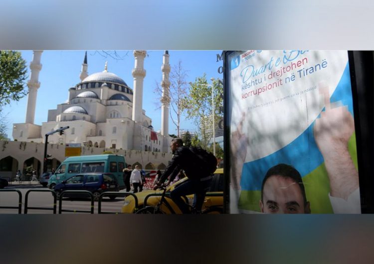 “Xhamitë e Tiranës” dënuan gishtat e Këlliçit, KMSH e mohon