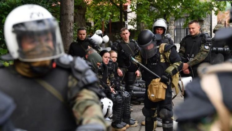 NATO shton trupat në veriun e Kosovës