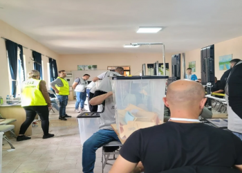 Akuza për vota false, mbërrijnë në Divjakë deputetët Edit Harxhi, Saimir Korreshi dhe Ilda Dhori