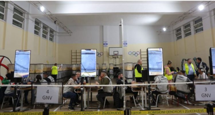 Mbyllet numërimi për këshillat bashkiakë në Berat, Poliçan dhe Skrapar