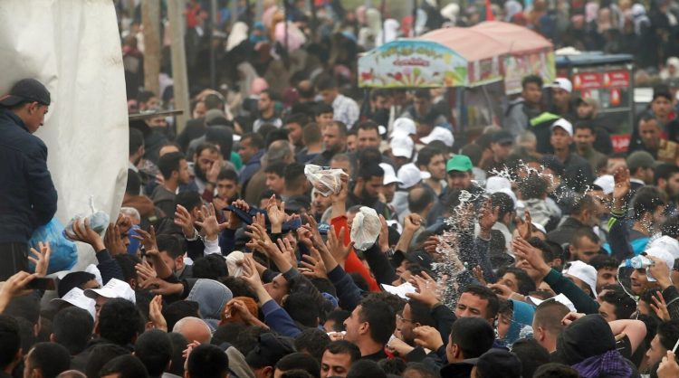 Programi Botëror i Ushqimit pezullon ndihmën për palestinezët