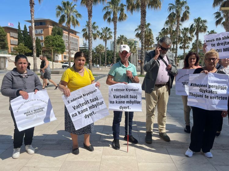 Paraplegjikët protestojnë në Durrës: S’na japin paratë që na takojnë