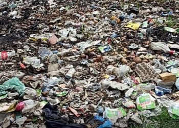 Katastrofë mjedisore, plehra dhe mbetje spitalore hidhen në lumin Mat