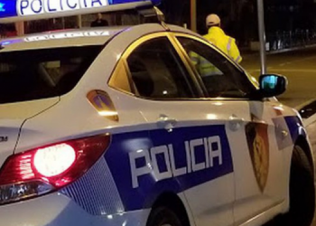 EMRI/ Plagoset rëndë një i ri në Kuçovë, transportohet në Tiranë