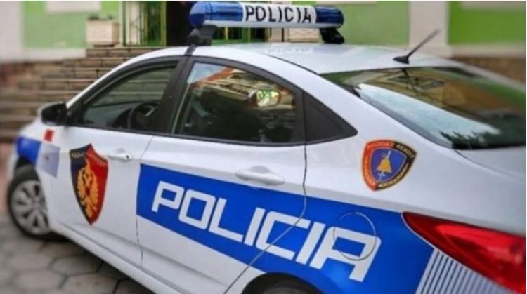 Vorë/ Persona të paautorizuar në qendrat e votimit, ndërhyn policia