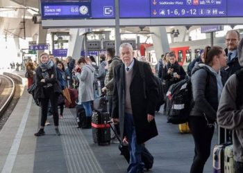 Pa eskortë, presidenti austriak niset me tren për takime në Itali