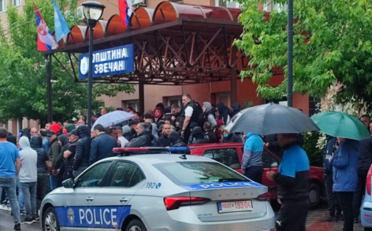 Situata në Veri të Kosovës, 5 policë të plagosur/ Policia bën bilancin