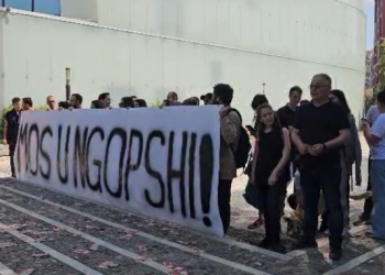 Rritja e pagave të pushtetarëve, Lëvizja Bashkë proteston para Kuvendit