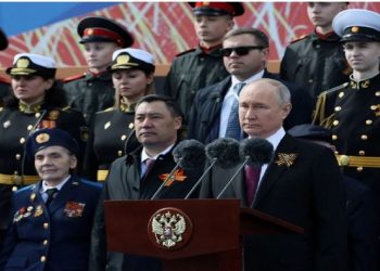 Putin i drejtohet ushtarëve nga Sheshi i Kuq: Jemi krenarë për ju