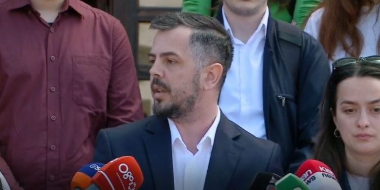 Protestë kundër shkrirjes së Akademisë së Albanologjisë: Marrëzia e radhës