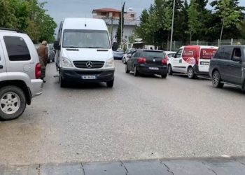 Skandal! Militantë nga PS erdhën dhe ikën me furgon nga QV