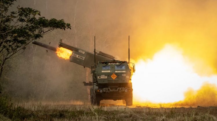 Polonia pranon sisteme HIMARS, do t’i dislokojë pranë kufirit me Rusinë