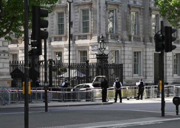 Makina përplaset me portat e rezidencës së kryeministrit Rishi Sunak/ Detajet