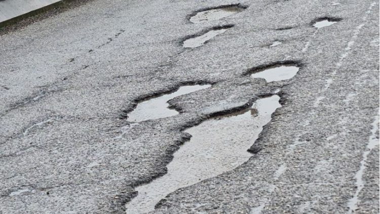 Qeveria investoi në tunelin e Llogorasë, harroi bregdetin e Durrësit dhe Kavajës