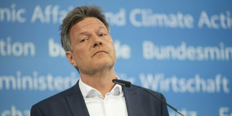 Jep dorëheqjen Sekretari Gjerman i Shtetit, ja për çfarë akuzohet