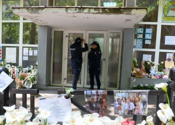 Serbia shton numrin e policëve në shkolla pas vrasjeve masive