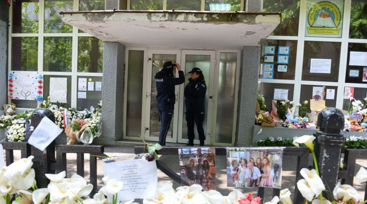 Serbia shton numrin e policëve në shkolla pas vrasjeve masive
