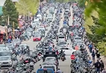 Shkëmbim zjarri mes motoçiklistëve në SHBA, tre të vdekur