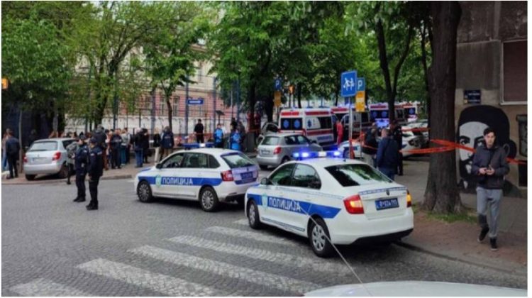 Të shtëna në një shkollë të Beogradit, raportohet për viktima