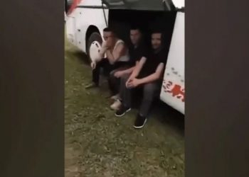 VIDEO/ Mbështetësit e Vuçiçit fyejnë dhe provokojnë shoferët shqiptarë