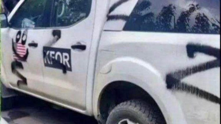 Simboli ‘Z’ i Putinit shfaqet në veri të Kosovës, serbët provokojnë…