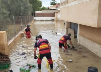 Përmbytje në Spanjë, mbyllen aeroportet dhe udhëtimet me tren