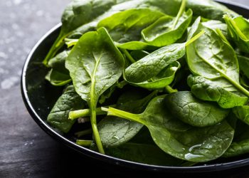 Mos konsumoni spinaq nëse vuani nga kjo sëmundje