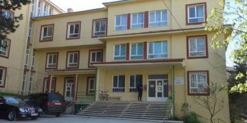 ‘Benz-i’ përplaset me kamionin në Korçë-Pogradec, 2 të plagosur