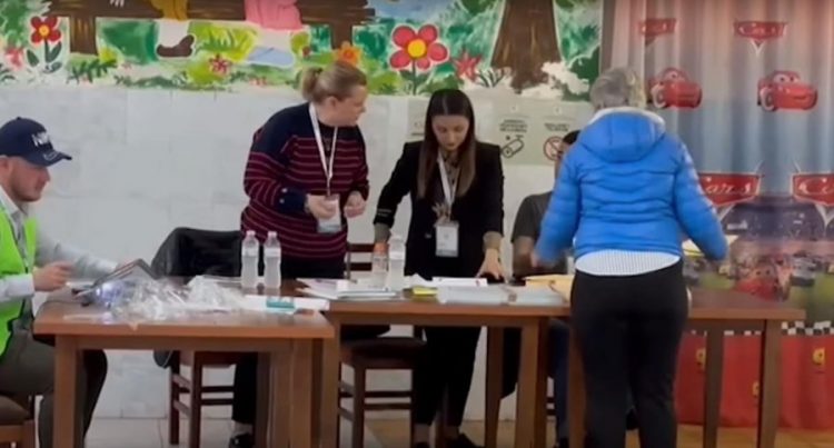 Pritet të votojë Rama, edhe Surreli probleme me pajisjet