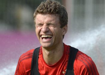 “Kush ia kishte fajin?”/ Dortmundi bëhet objekt talljesh pas humbjes së titullit