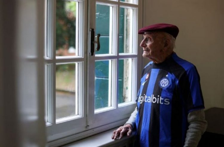 Tifozi 100-vjeçar: Dhuroj pensionin vetëm që të fitojmë ndaj Milanit