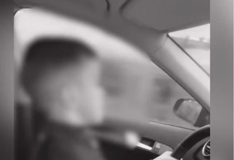 E FRIKSHME, 11-vjeçari nget makinën me shpejtësi marramendëse (VIDEO)