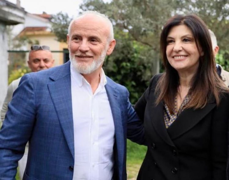 Topalli mbështet Haxhiun në garën për Bashkinë e Kurbinit