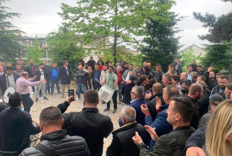 Partia Socialiste merr Bashkinë e Tropojës, qytetarët nisin festën