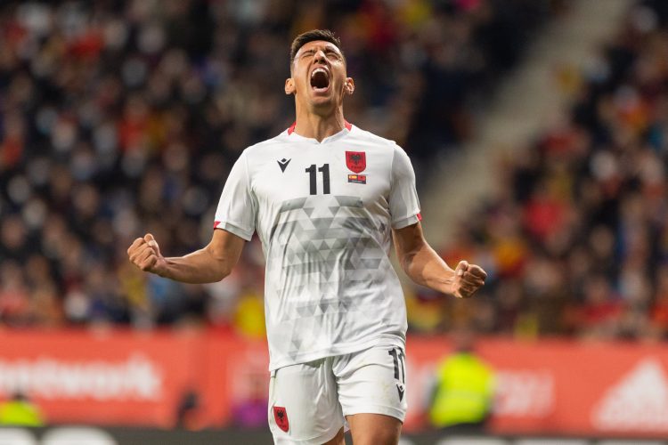 U shpall ‘Këpuca e Artë’ në La Liga 2, Duka dhe Silvinjo përshëndesin Uzunin