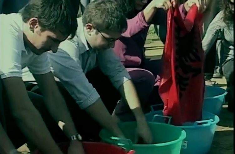 VIDEO/ Rrugëtimi i Veliajt nga MJAFT-ist në “vëlla” i vogël i Ramës