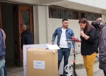 Komisionerët e Alibeajt “harrojnë” të shkojnë në qendrat e votimit