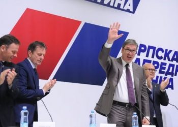 Pas dorëheqjes nga kreu i partisë, Vuçiç propozon pasardhësin