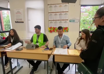 Zgjedhjet e 14 majit, VOA: Vëzhguesit e huaj kritikuan Qeverinë për keqpërdorimin e burimeve shtetërore