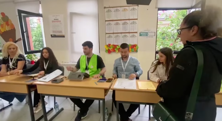 Zgjedhjet e 14 majit, VOA: Vëzhguesit e huaj kritikuan Qeverinë për keqpërdorimin e burimeve shtetërore