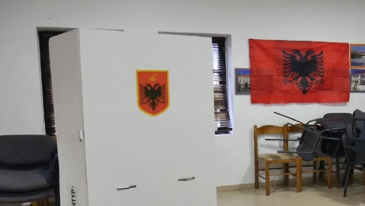 Studenti matematikës në Gjermani, kryetar i një prej qendrave të votimit në Maminas