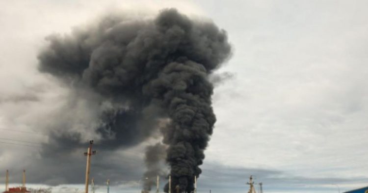 Përfshihet nga zjarri depoja ruse e naftës në Krime