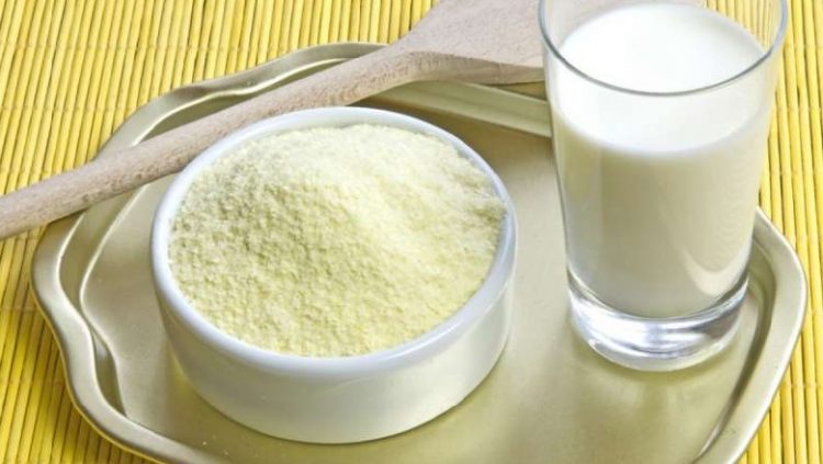 Qeveria heq taksën e qumështit pluhur të importuar, por me një kusht