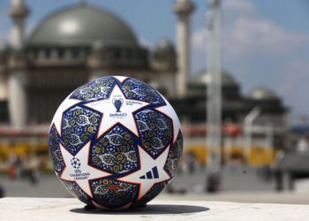 VIDEO/ Kupa e Champions League mbërrin në stadiumin “Ataturk”