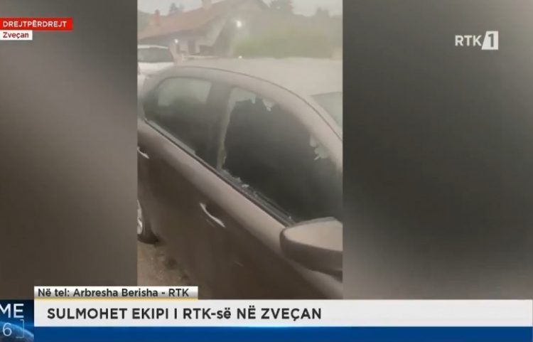 Serbët kanë dorë të lirë, sulmohet vetura e RTK në Zveçan