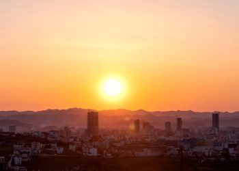 Pastrimi i parave për ndërtimin e kullave mban çmime të larta për qiratë e zyrave