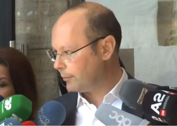 Kaso: Në Elbasan operatorët kanë votuar në emër të votuesve, ja ç’kërkojmë për Rrogozhinën