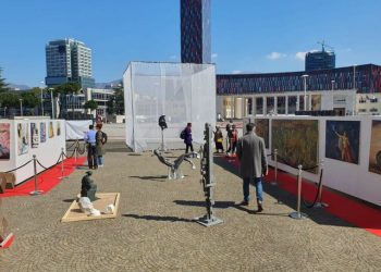 Hapi ekspozitë tek akademia e Arteve/ Piktorja denoncon vjedhjen e tablove